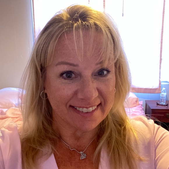 Meet your Posher, Tina - Picture 2 of 2